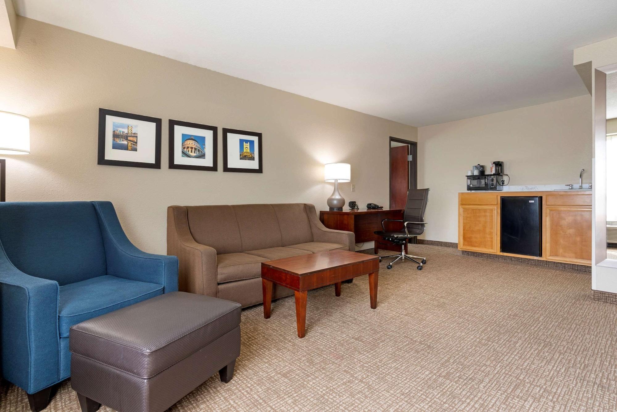 Comfort Suites Downtown ซาคราเมนโต ภายนอก รูปภาพ